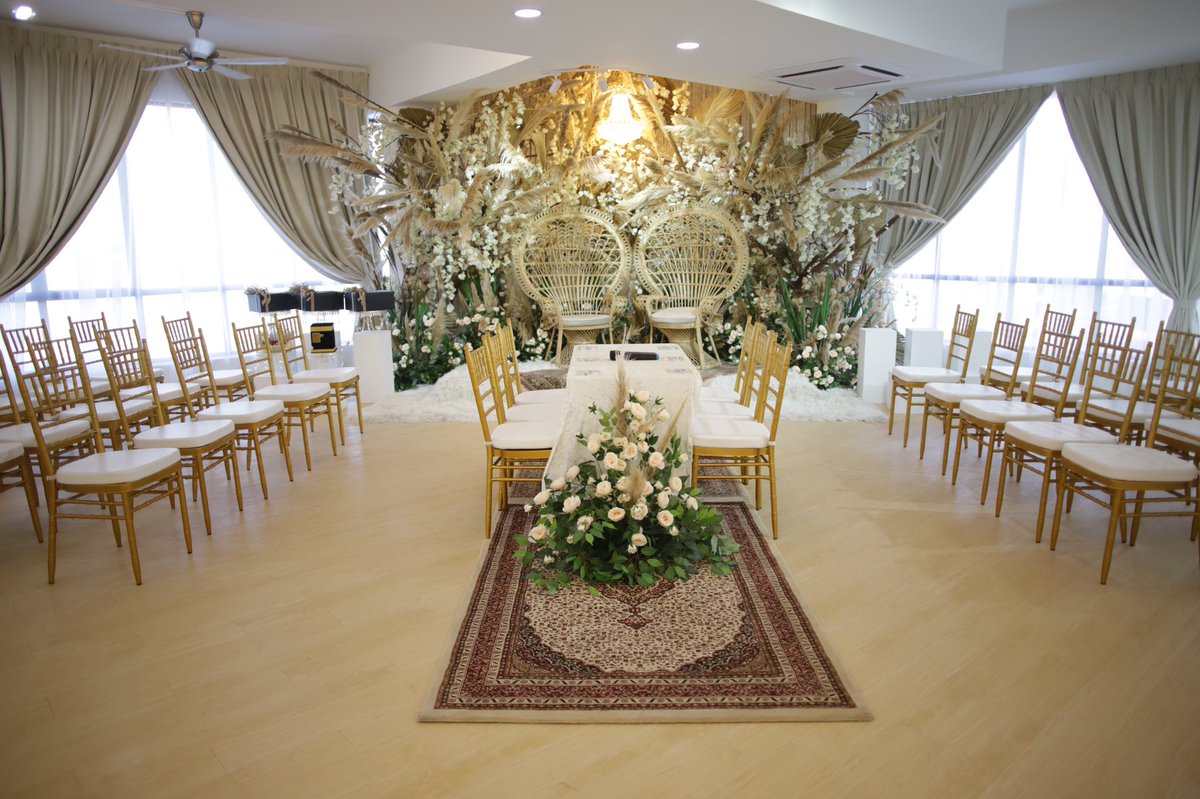 aliazafff's tweet photo. Our first wedding at Fuchsia Hall! Siapa kata intimate wedding tak boleh deco cantik cantik? Guest 80pax je tapi nampak grand kan? 😍 https://t.co/uxPyXUHBgF