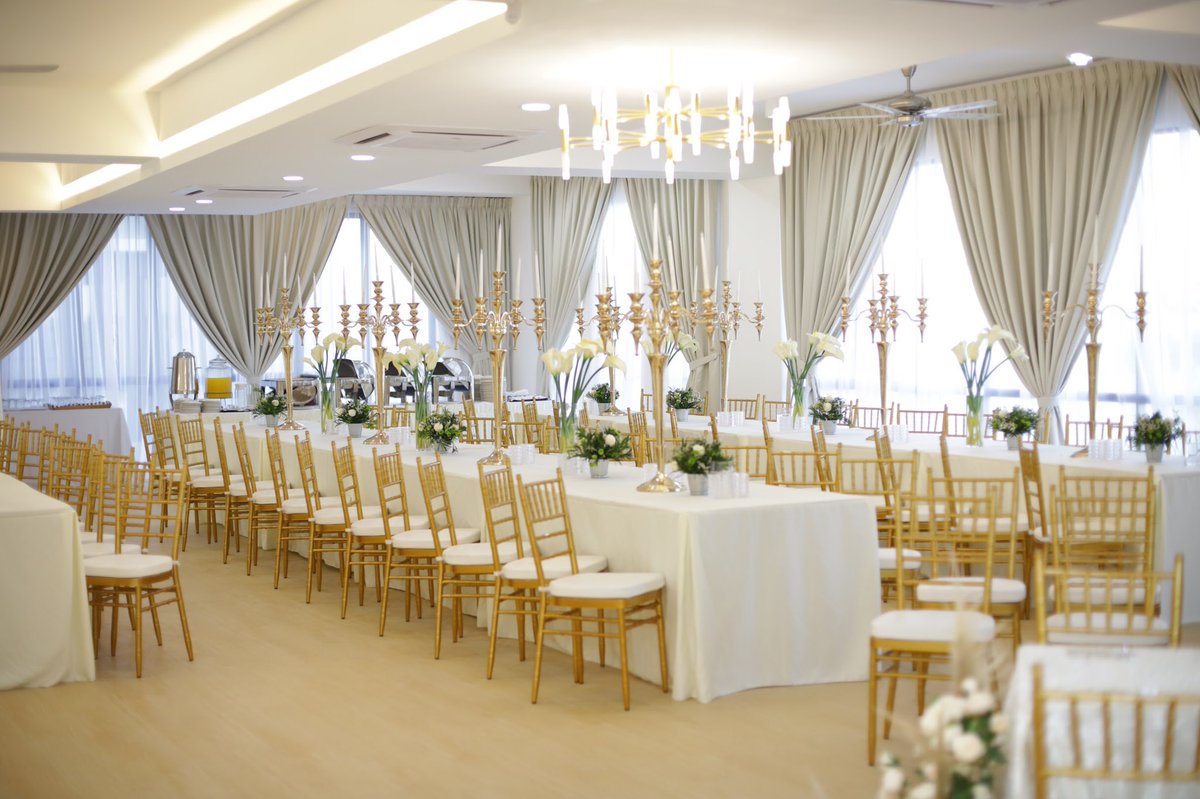 aliazafff's tweet photo. Our first wedding at Fuchsia Hall! Siapa kata intimate wedding tak boleh deco cantik cantik? Guest 80pax je tapi nampak grand kan? 😍 https://t.co/uxPyXUHBgF