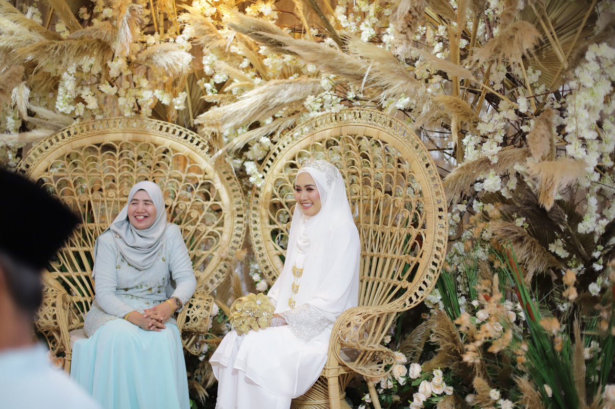 aliazafff's tweet photo. Our first wedding at Fuchsia Hall! Siapa kata intimate wedding tak boleh deco cantik cantik? Guest 80pax je tapi nampak grand kan? 😍 https://t.co/uxPyXUHBgF