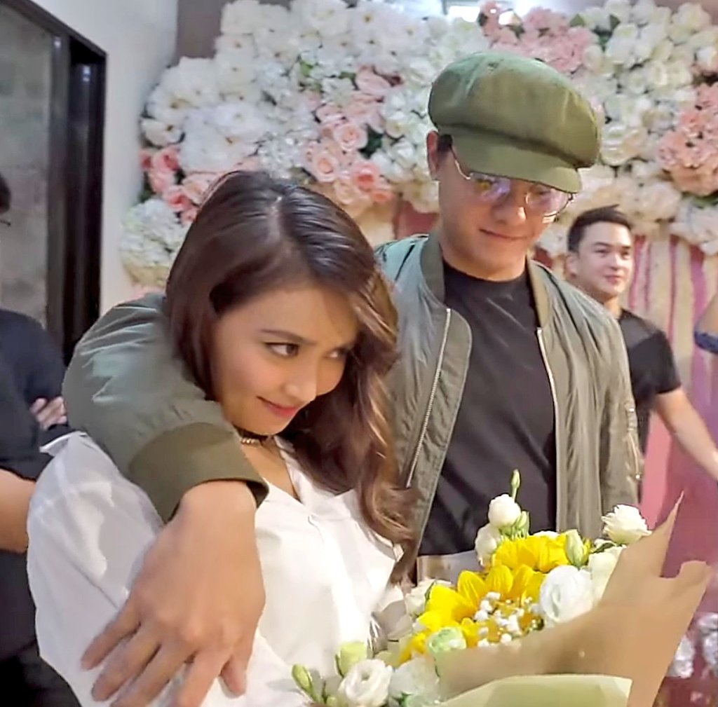 bernardontkath's tweet photo. yung inakbayan ka ng crush mo 🤭 https://t.co/72OhCE2BSI