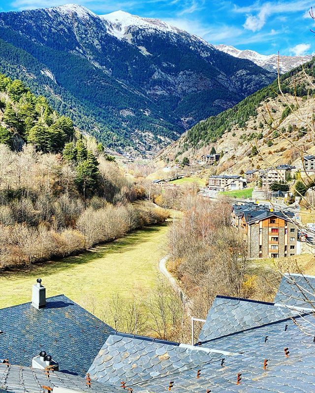 _walktheworld_'s tweet photo. Allez dernière petite photo de la vallée d’Ordino
Bon week-end à tous ! .
#andorra #andorre #ordino #montagne #mountains #mountainslovers #mountainscapes #landscape #paysage #nature #valley #vallee #winter #wintertrip #weekend #voyage #travel #travelphot… https://t.co/Xy750d9U2h https://t.co/PwtRxDtqZg