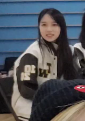 misayeon's tweet photo. Mina is on vlive for the first time in a year and she's talking and smiling and laughing along with the other members just like before. I'm 😭😭💚 https://t.co/1Jy4gDteA6