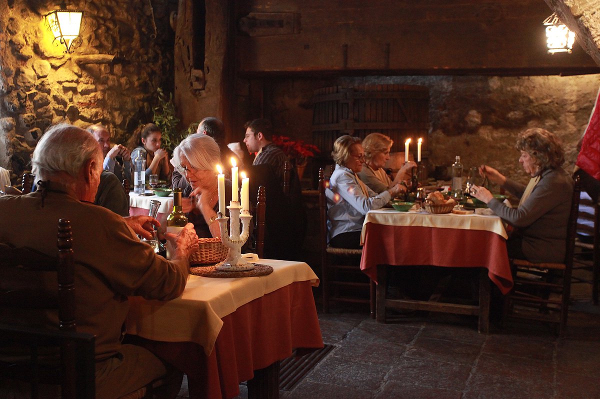 Amb la família, amb amics, amb companys de feina... El dissabte és un gran dia per gaudir de la #calçotadaautèntica a #CalGanxo.

#Valls #Calçotades