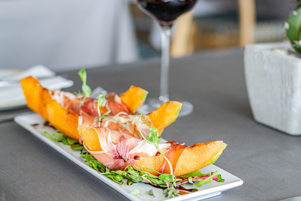 On_The_RocksZA's tweet photo. Whether you're feeling hungry or just looking for something to nibble on, we got you covered at On The Rocks. Check out our menu on our website.

#seaview #delectableeats #joinusatontherocks #blouberglighteats #westcoast #blouberstrand https://t.co/A5rgXvlNSa