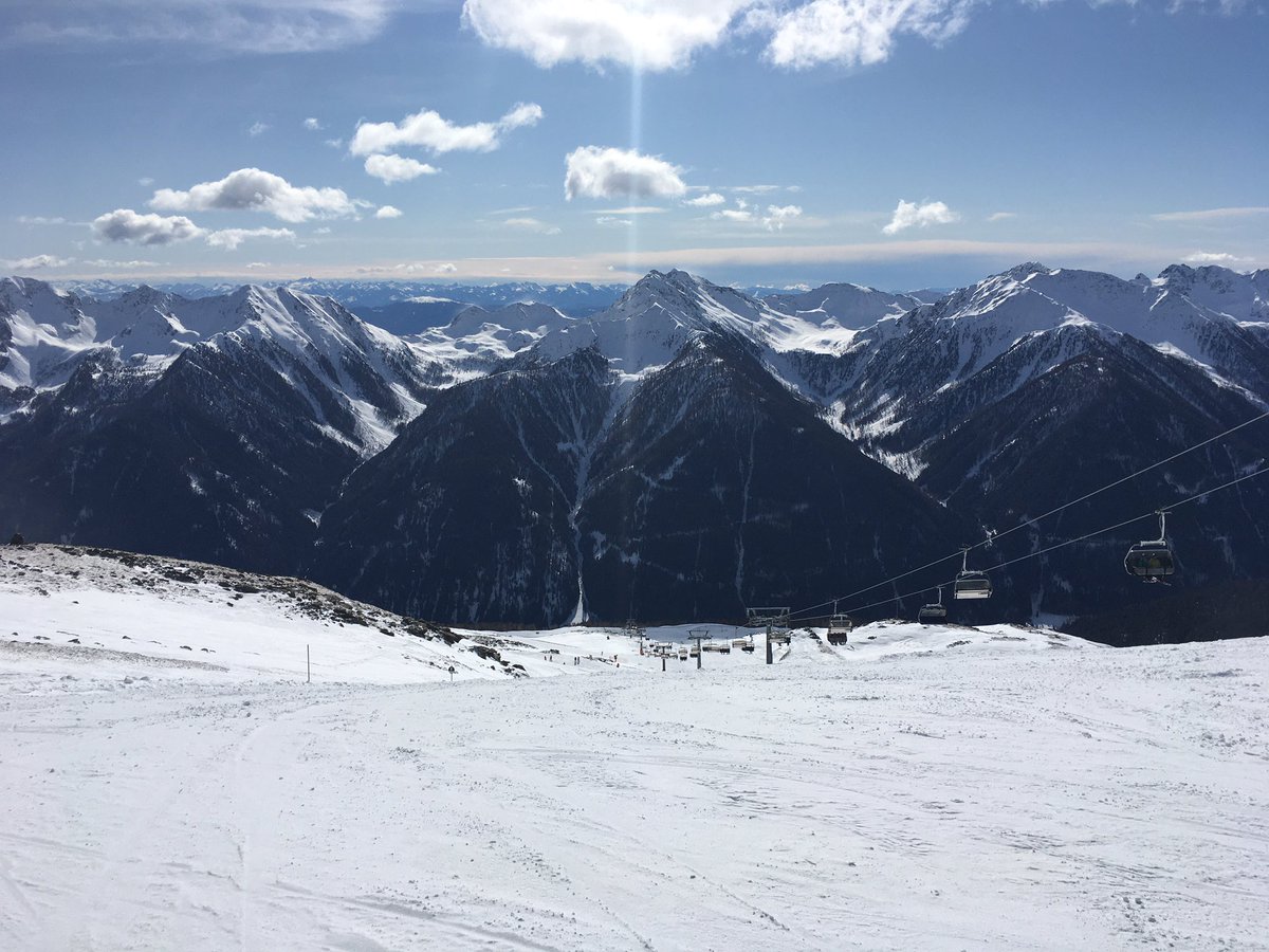 Das <a href="/AuswaertigesAmt/">Auswärtiges Amt</a>: „Von nicht erforderlichen Reisen in die Provinz Südtirol (autonome Provinz Bozen-Südtirol) … wird derzeit abgeraten“. Na dann, schöne Grüße aus dem „Krisengebiet“. 🏔