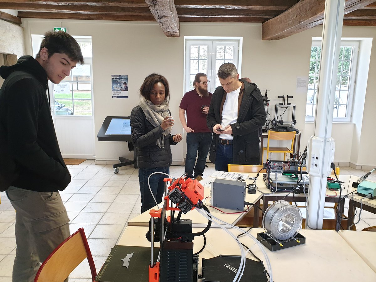 NNivernais's tweet photo. [#FabLab] ➡️  Depuis 10h et jusqu'à 19h aujourd'hui, #PortesOuvertes de notre #FablabDuMarault sur le site de l'#agropôle du Marault à Magny-Cours ! 
🚀 Venez découvrir nos machines, rencontrer les bénévoles de l'asso et bénéficier de leurs conseils !
#NFab #DiY 🤖 https://t.co/wx48C4vtNp