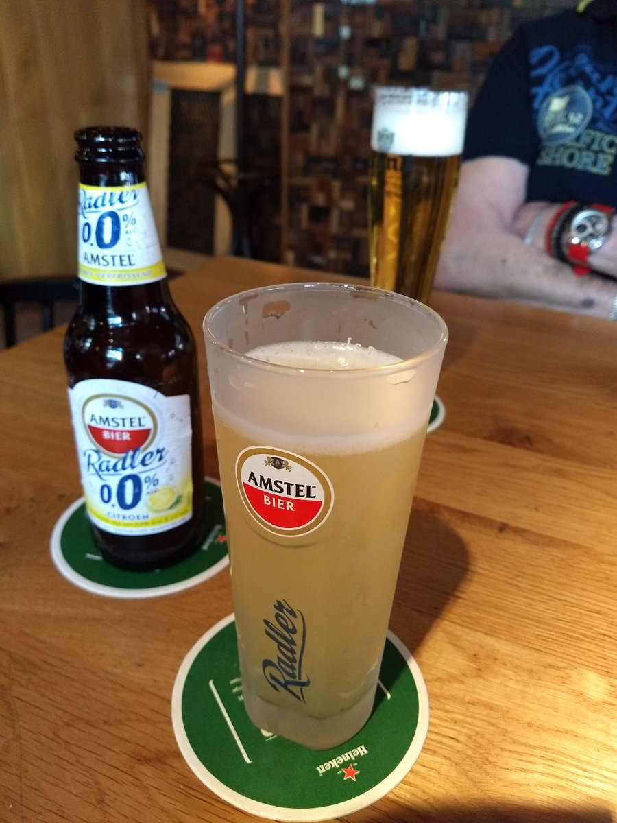 GewoonEllie's tweet image. Goedemiddag lieve mensen 🌺 wij waren weer eens de hort op dit keer met de metro naar Den Haag 🚇 en toen met de tram 🚊 naar de Haagse markt 🙂 een bara gegeten 😋 en toen naar de stad met de tram en een 🍺 met een hartig hapje erbij genuttigd 😜 #Cloos  op de #LangePoten 👌🍻👋