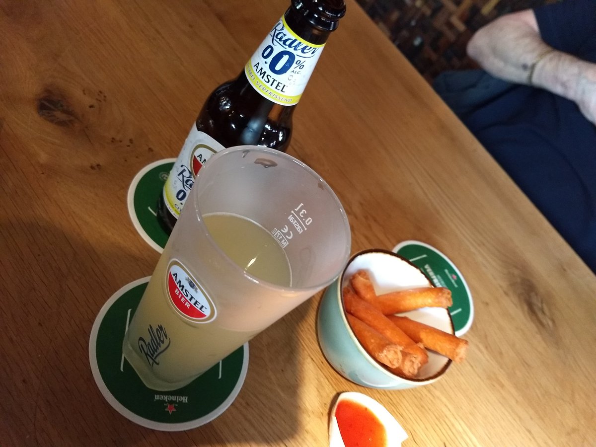 GewoonEllie's tweet image. Goedemiddag lieve mensen 🌺 wij waren weer eens de hort op dit keer met de metro naar Den Haag 🚇 en toen met de tram 🚊 naar de Haagse markt 🙂 een bara gegeten 😋 en toen naar de stad met de tram en een 🍺 met een hartig hapje erbij genuttigd 😜 #Cloos  op de #LangePoten 👌🍻👋