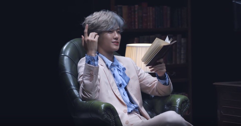 —  day 67 : 3/7/2020some Exquisité librarian jaemin for today’s post!