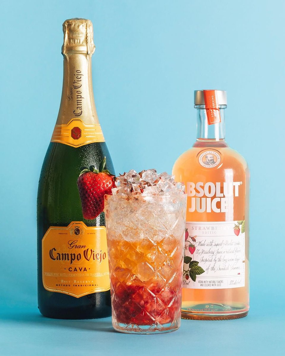 Brunches well with others, especially <a href="/absolutvodka/">Absolut</a> Juice.
🍓🥂

#liveuncorked