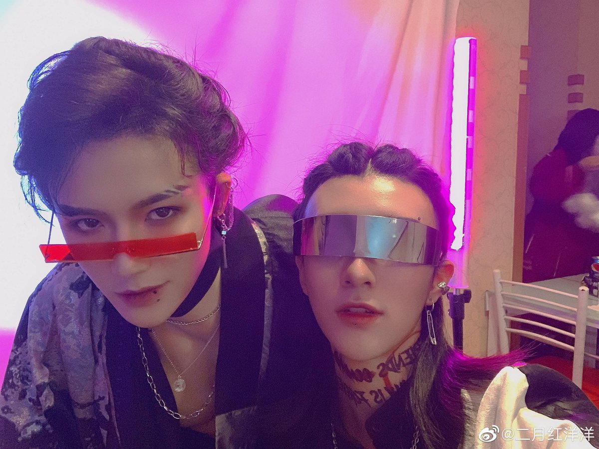 belykwest's tweet photo. No wait yangyang and hechuan had a new photoshoot together??? Oh boyyyyyy look at the concepttttt,it looks futuristic!!
#hanfumodel #hechuan #鶴川 #yangyang #洋洋 https://t.co/U5w5xkagjR