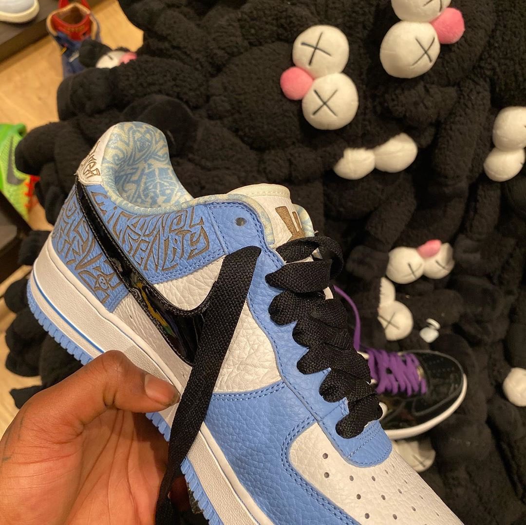 ComplexSneakers's tweet photo. .@trvisXX going crazy with the AF1s. PlayStation or Entourage? https://t.co/wHnYpp7W3U