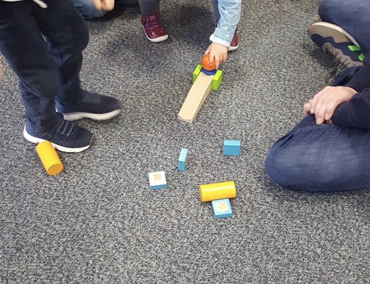 Wir hatten heute eine Menge Spaß! Die Mutige Normannen haben sogar Pfannkuchenteig gemacht. 🥞😋