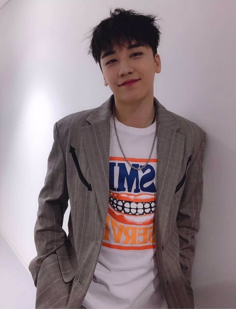 HiYn06's tweet photo. 9/3
Khỏe mạnh
Đi sớm về sớm
Mọi ng cùng chờ anh❤️❤️❤️❤️❤️❤️
#TakeCareSeungri https://t.co/OZvp2kzf5E