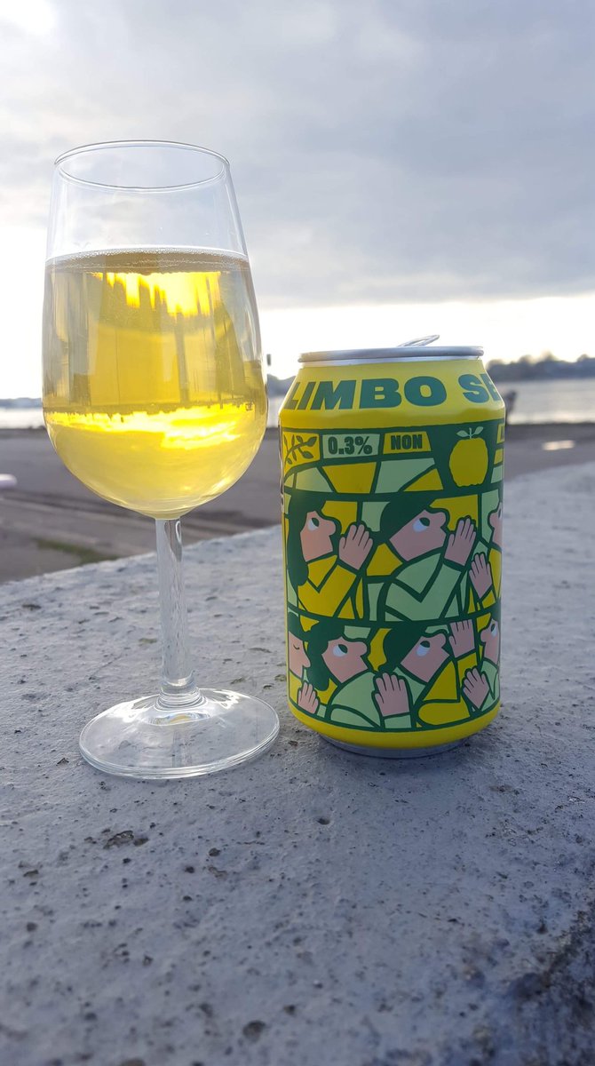 ArcadiaLeeds's tweet image. Gorgeous Belgian primitive ale with yuzu in the setting sun at @BaghavenBeer #ToØl
#AlcoholFree #LowABV #crafturday #ArcadiaOnTour