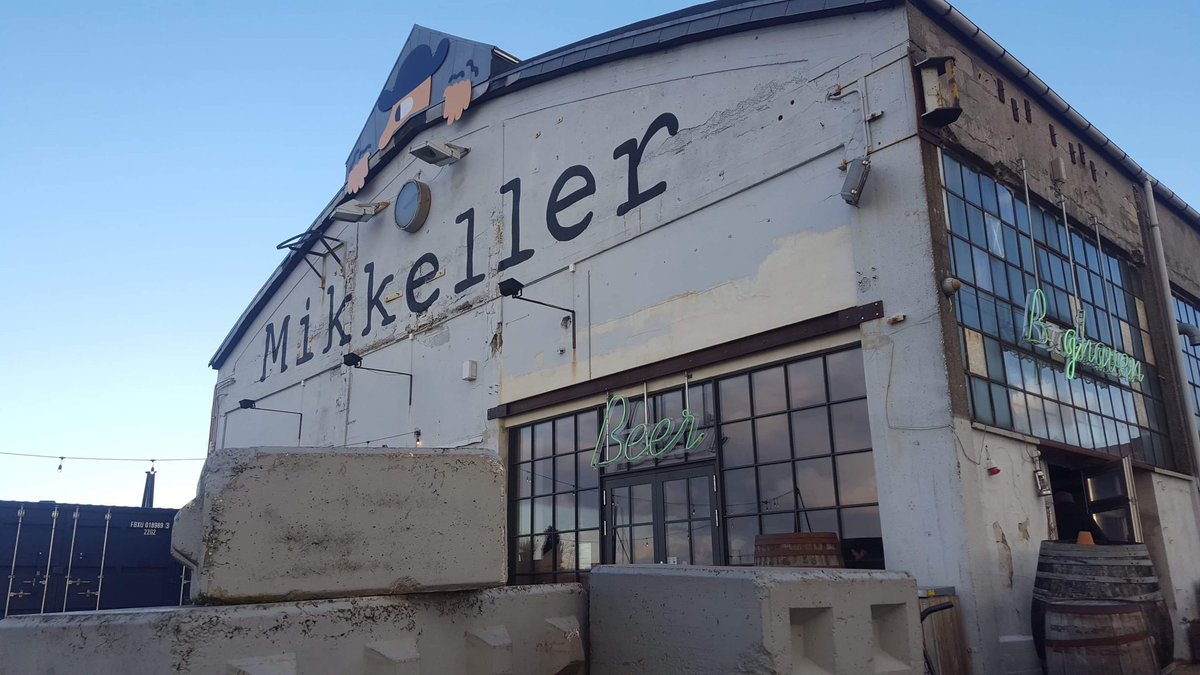 ArcadiaLeeds's tweet image. Gorgeous Belgian primitive ale with yuzu in the setting sun at @BaghavenBeer #ToØl
#AlcoholFree #LowABV #crafturday #ArcadiaOnTour
