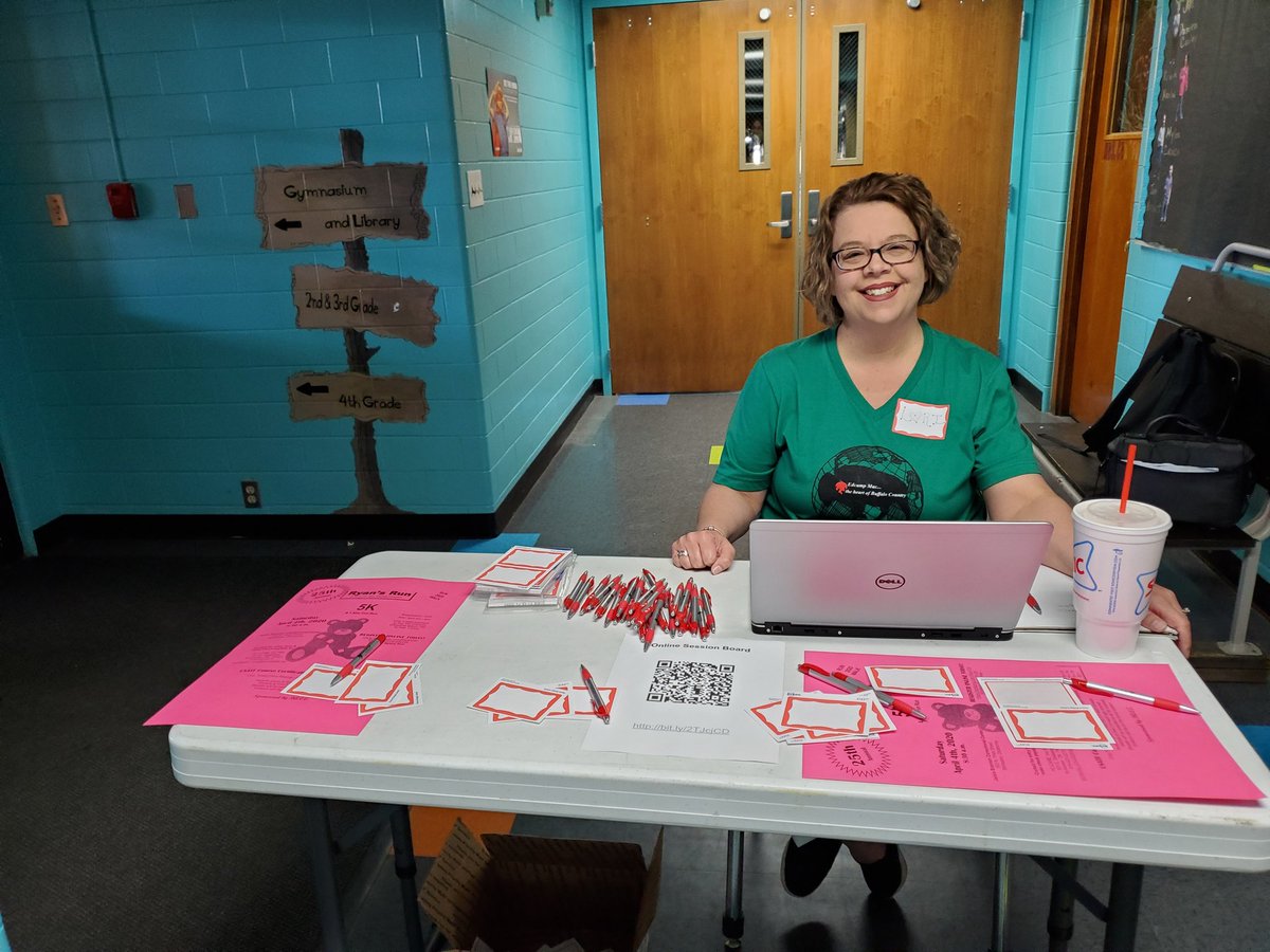 EdCampMac's tweet photo. Come check out Lori at our check in table! https://t.co/rjE8Mi8XIT