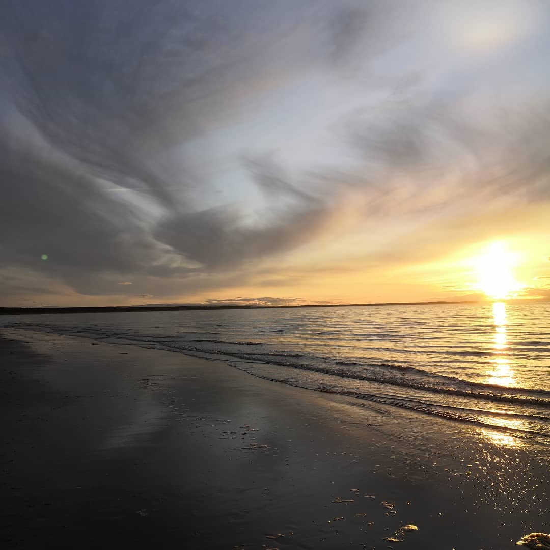 MoraySpeyside's tweet photo. The days are starting to get longer giving you more chances to catch a great sunset, they don't disappoint here in #MoraySpeyside ☀️
.
#Scotland #Moray #Coast #Sunset #Spring #Visit #Explore
📌Roseisle Beach
📸 Instagram @acd_executive https://t.co/B2Axve1WQ7