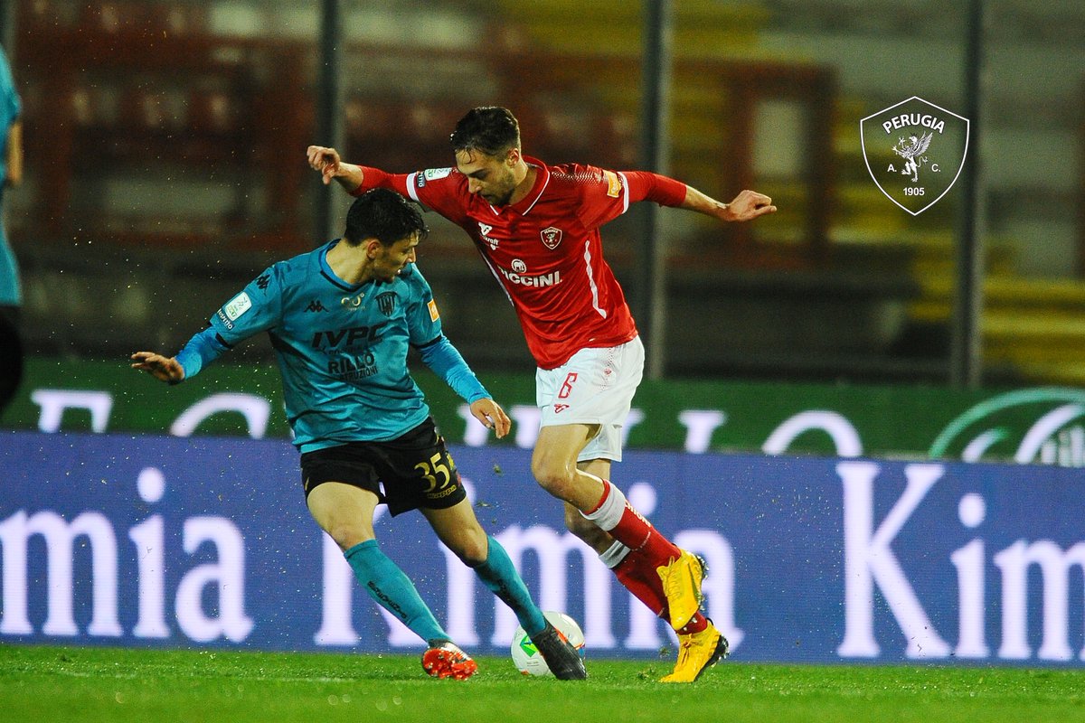 ACPerugiaCalcio's tweet photo. ⚽️ | #PerSal 1-0
Finisce il primo tempo
#griforobot ⚪️🔴 https://t.co/CD42keOPSW