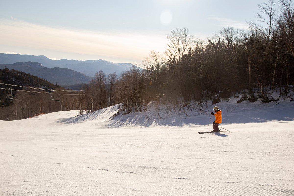 SkiWhiteface's tweet image. Blue skies, smiling at me, nothing but blue skies, do I see. 
—  Ella Fitzgerald 

#WhitefaceMountain #LakePlacid #SaturdayThoughts #SkiTheFACE #ISpyNY #SpringForward