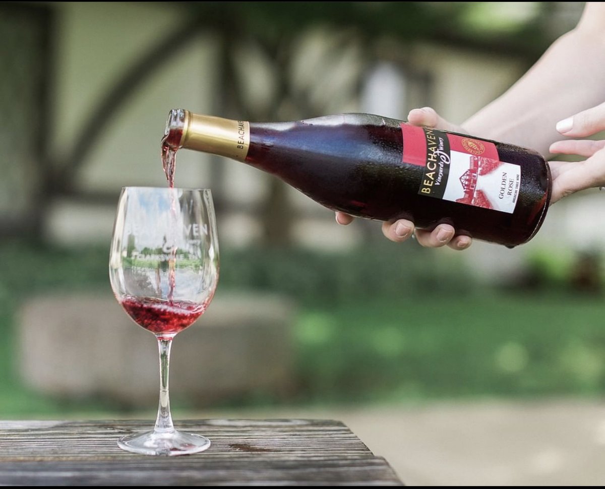 Have you tried our Golden Rose?  This sweet, red wine is made with Concord grapes and has been Beachaven's best seller for years.  Visit us today and try it for yourself!

#beachavenwine #beachavenwinery #goldenrose #drinklocal #clarksvilletn #visitclarksvilletn