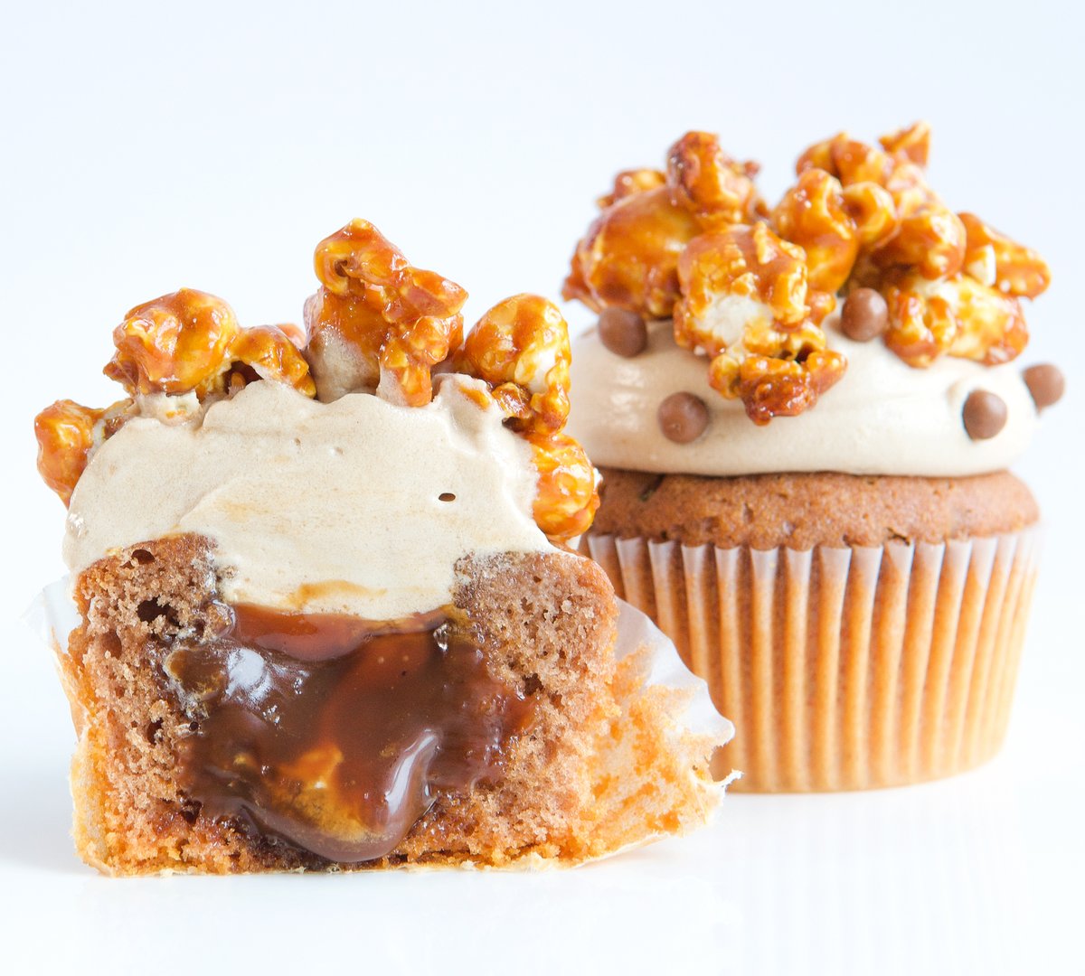 Movie compatible cupcakes with lots of pop-corn and insides full of goo!.. 🍰❤️🍭😍
Photoshoot for @Punk_cake_uk 
Punk Cake 
Punk Cake