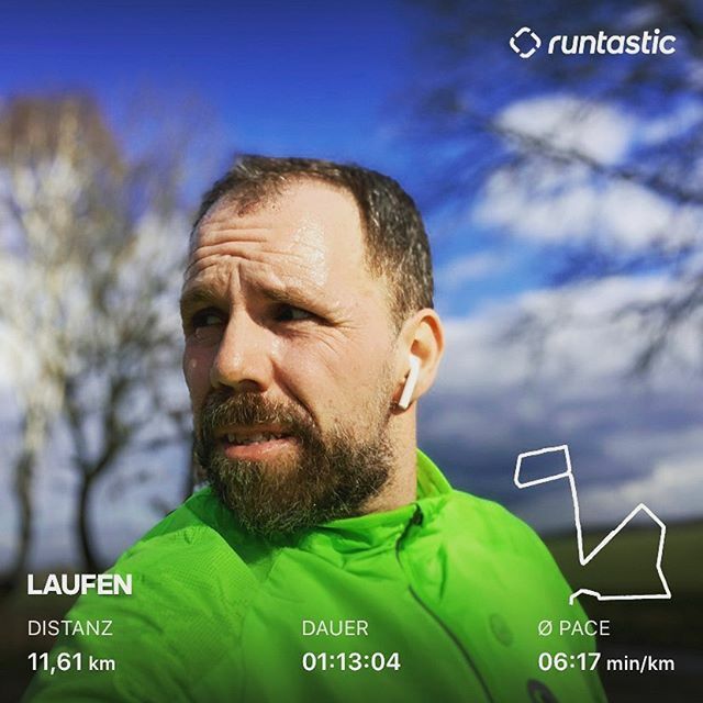 dBildgestalter's tweet photo. Faszinierend, sobald die Sonne rauskommt, kommen auch die Läufer aus ihren Buden 💪🏾 ernsthaft, so viele Läufer wie heute habe ich hier bei uns im Ort selten gesehen. Es ist heute aber auch das beste Wetter zum Laufen. —————
#potd #runtoinspire #runnersli… https://t.co/UCDQf6dtC3 https://t.co/jBOymk8YMu
