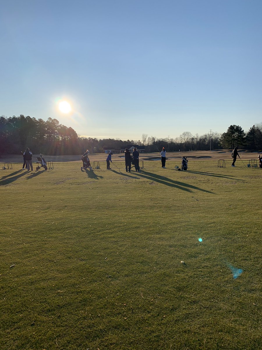 PKBGirlsTour's tweet photo. It’s gonna be a breezy one today in Chapel Hill! Follow along all day on our live leaderboard thanks to our friends at @shotstat.

Bell National:
https://t.co/yPVTfSrq4h

Prep Preview:
https://t.co/uUsdS9ZRGH

Futures National:
https://t.co/GjUqq36hQW https://t.co/83dBG1f2eg