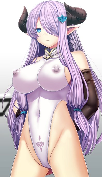 洗脳戦闘員ナルメア。後ろ手にして脚を少し開いた休めの姿勢。 