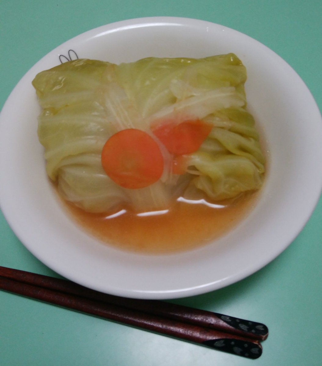 beluga2002's tweet photo. 超巨大ロールキャベツができました。
#ロールキャベツ #rollcabbage https://t.co/P50aFv8ye3