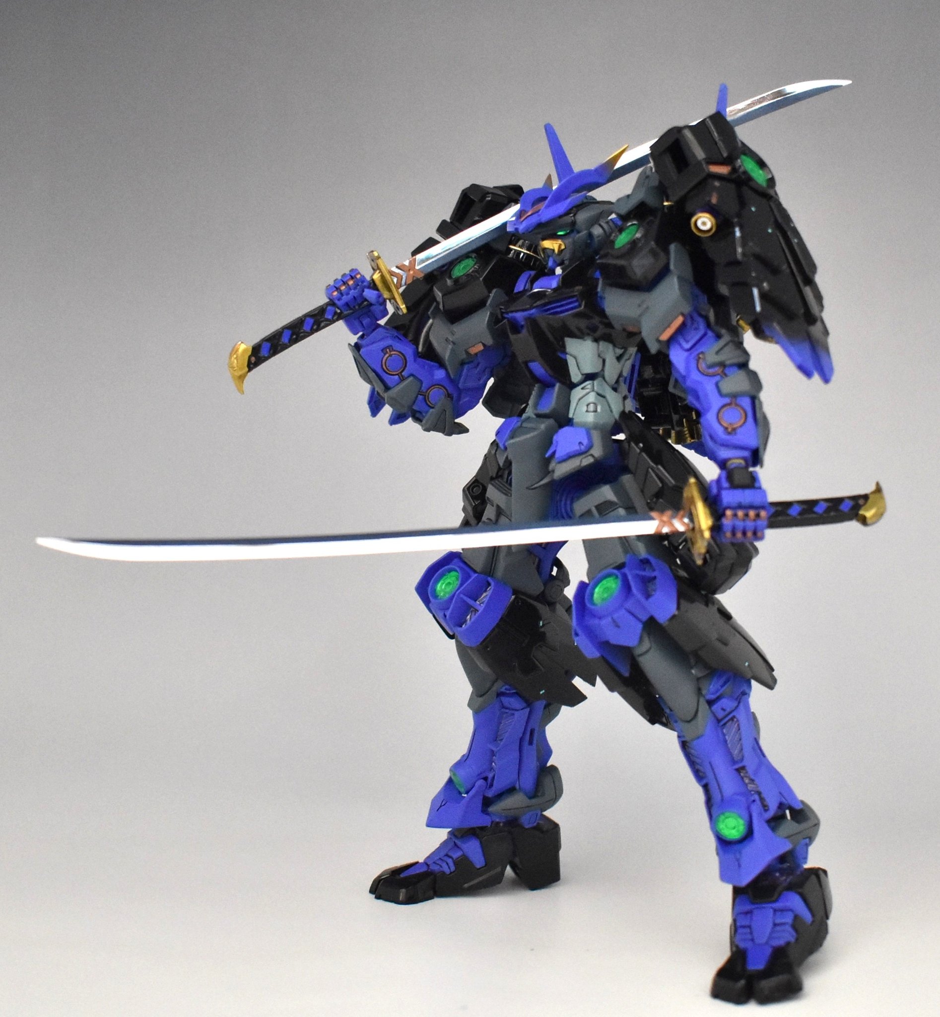 Sui Mg 戦国アストレイ頑駄無 鬨 完成しました 簡単なスタイル変更と色変え仕上げです 黒部は漆をイメージして艶有り グレー 青は艶消しでメリハリをつけました 侍が勝利に繋がる縁起色として好んだ勝色 藍色 をイメージしてます 本当は