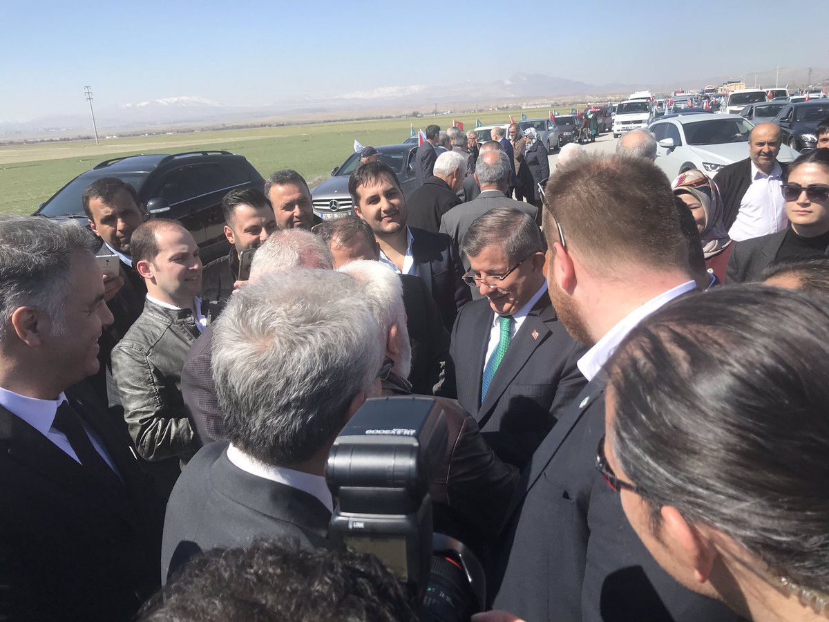 #KonyaDavutoğlununYanında muhteşem bir kalabalıkla genel başkanımızı karşıladık