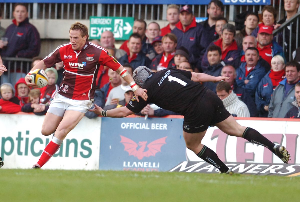 scarlets_rugby's tweet photo. What a player #RIPMJ https://t.co/C4yWbVz64u