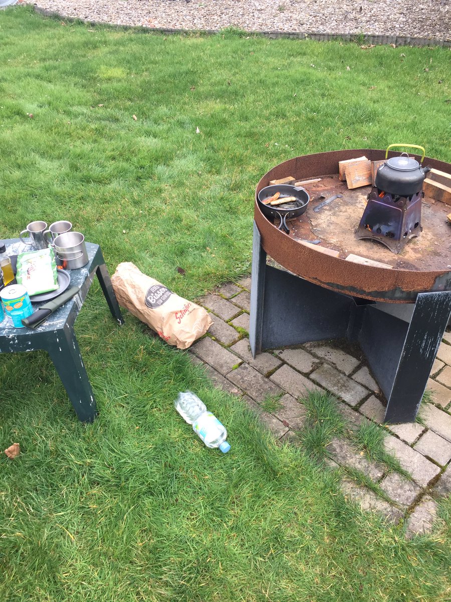 Bisschen DayZ feeling am frühen Morgen im Garten. Auf was für Ideen Männer so kommen, wenn sie frei haben 😂 #survivallevelexpert