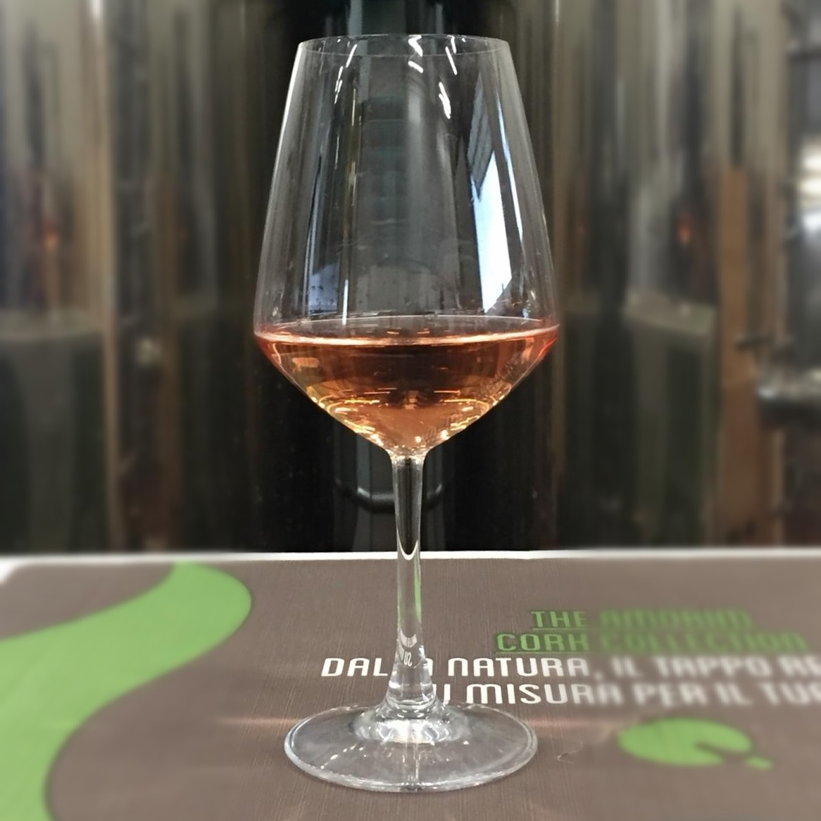 terredibalbia's tweet photo. LIGREZZA 2019 %loading 😃🍷🍀 #terredibalbia #ligrezza #gaglioppo #rosato #rosewine #rosè #winelover #winelovers #vinobiologico #bio #biologico #vino #wine #calabria #altomonte #italianwines #italianwine #italia #italy https://t.co/Kg8YOJNNAl