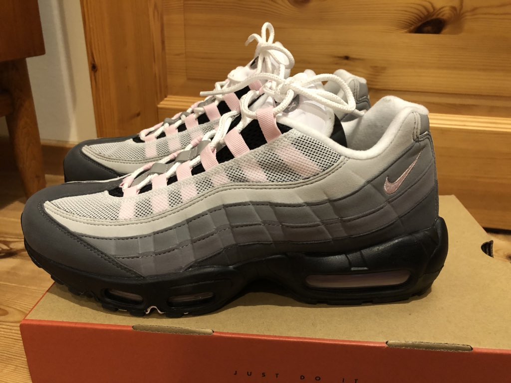 rody7777's tweet photo. 何年経っても色褪せないなー。
#Nike #エアマックス95 #pinkform https://t.co/uibmUAIpZW