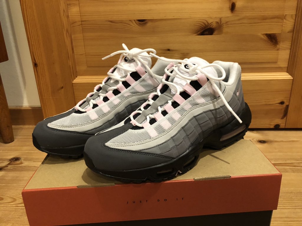 rody7777's tweet photo. 何年経っても色褪せないなー。
#Nike #エアマックス95 #pinkform https://t.co/uibmUAIpZW