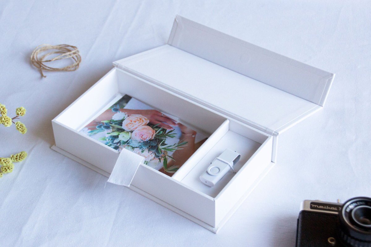 pendrivesfoto's tweet photo. Te ayudamos con tu campaña de comuniones. Solicita montajes de nuestras cajas para fotografías para presentar a tus clientes y consigue más pedidos! #fotografia #comuniones https://t.co/aaSrLfuan1