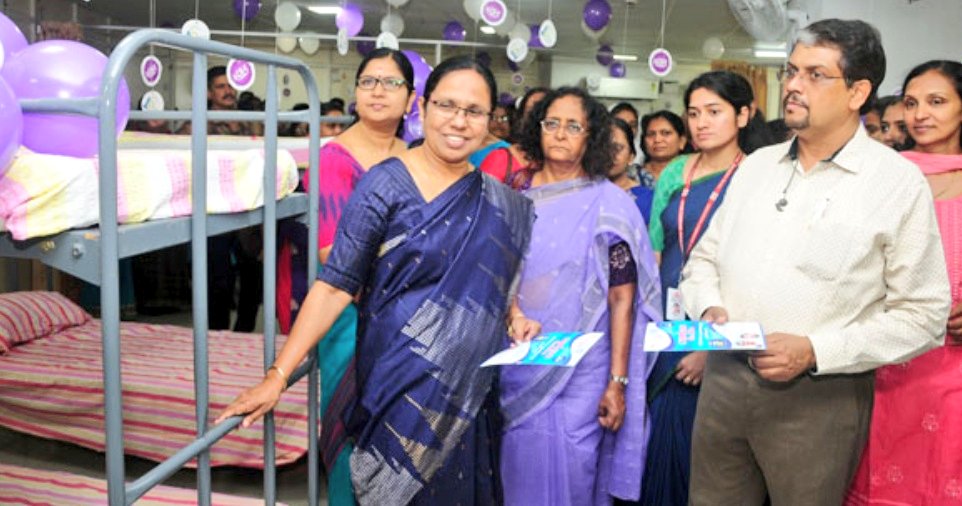 prdlivekerala's tweet photo. സ്ത്രീകൾക്കും കുട്ടികൾക്കും തണലായി വൺഡേ ഹോം

https://t.co/7qlIOJ7Fge

തമ്പാനൂർ ബസ് ടെർമിനലിന്റെ എട്ടാം നിലയിൽ 24 മണിക്കൂർ പ്രവർത്തിക്കുന്ന വൺ ഡേ ഹോം മന്ത്രി കെ.കെ. ശൈലജ ടീച്ചർ ഉദ്ഘാടനം ചെയ്തു

#onedayhome #kerala #trivandrum #womenandchildren #WomensDay https://t.co/xKFt7BV0HN