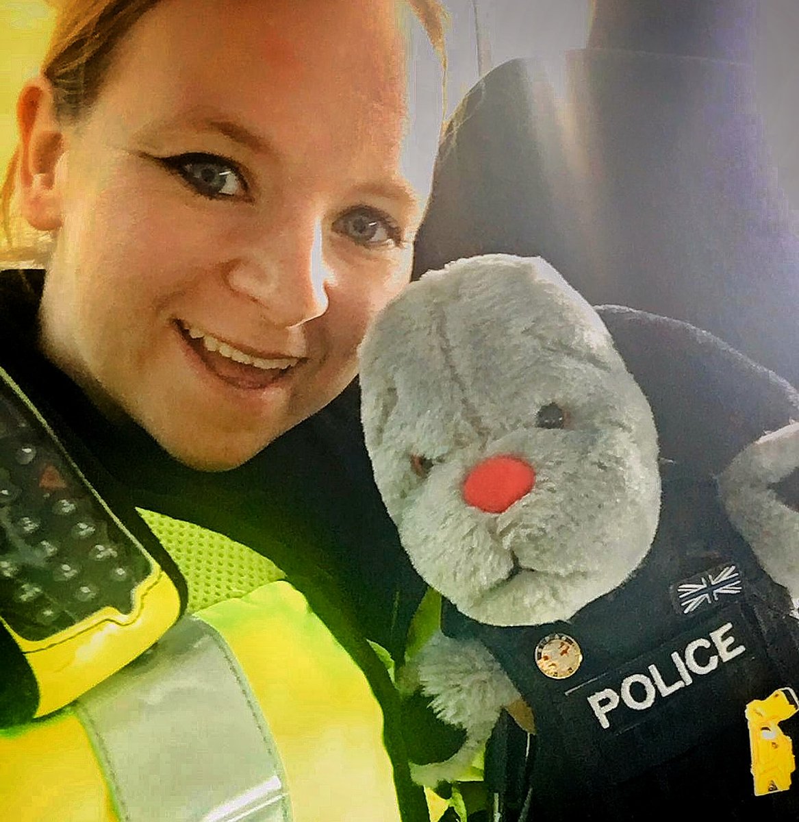 Swoop loves a selfie 👮‍♀️🐶🤳
Out fighting crime today #wearebtp #heretokeepyousafe 👮‍♂️👍