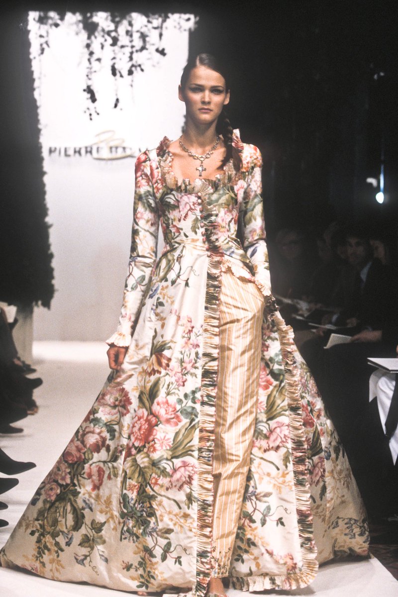 ً Twitter: "pierre couture by oscar de la renta s/s 1998 https://t.co/aevZxKSPwT" / Twitter