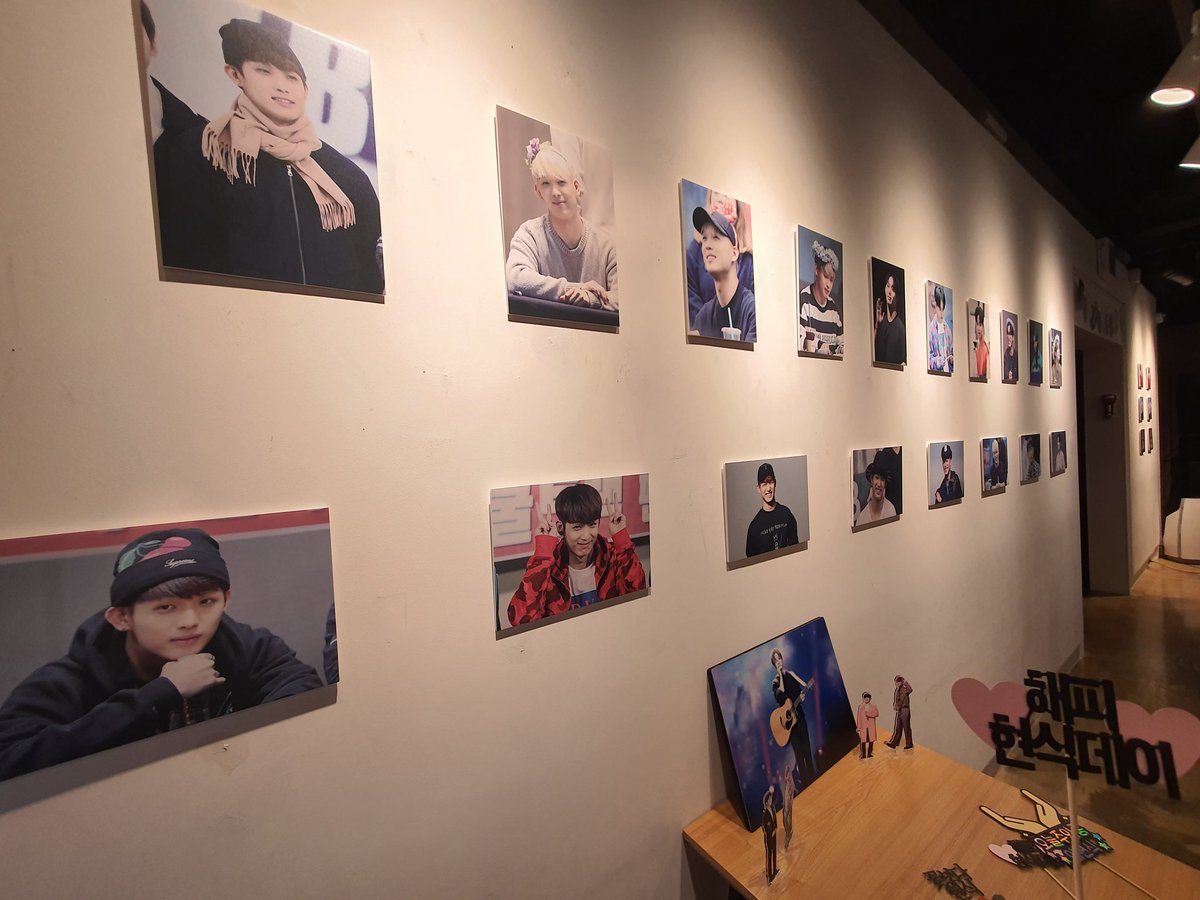 bsik_hn's tweet photo. 현식오빠의 풋풋했던 시절부터 현재까지의 예쁜 모먼트들 덕분에 잘 보고 갑니당 !!
지금까지 보낸 현식데이 중 가장 행복했던 시간이 아닐까 싶어요 💙
모두들 이 행복함 함께해요 >__<

#해피현식데이 #현식아_늘_함께_하자 https://t.co/ffRJGAaS41