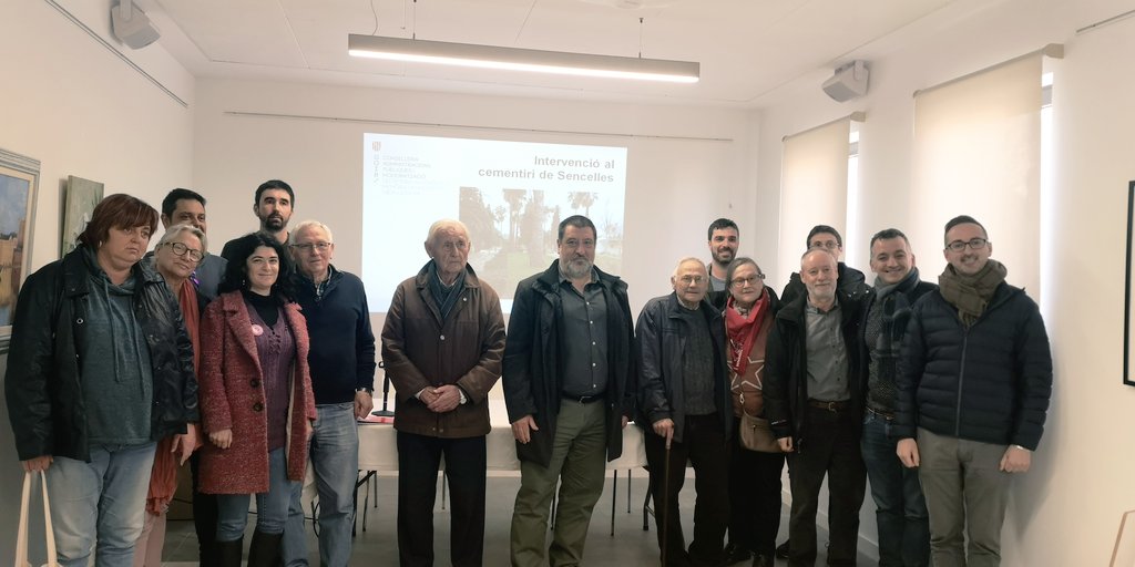 JesJuradoSegui's tweet photo. Agraït de l'empenta que ens traslladen les famílies de les víctimes que cercam a la fossa de #Sencelles. Dimecres iniciam la 2a fase d'exhumació i volem ser prudents. Sabem que tècnicament és complexe però no escatimarem esforços. Els ho devem a les famílies #MemòriaDemocràtica https://t.co/i5p0lDxzPB