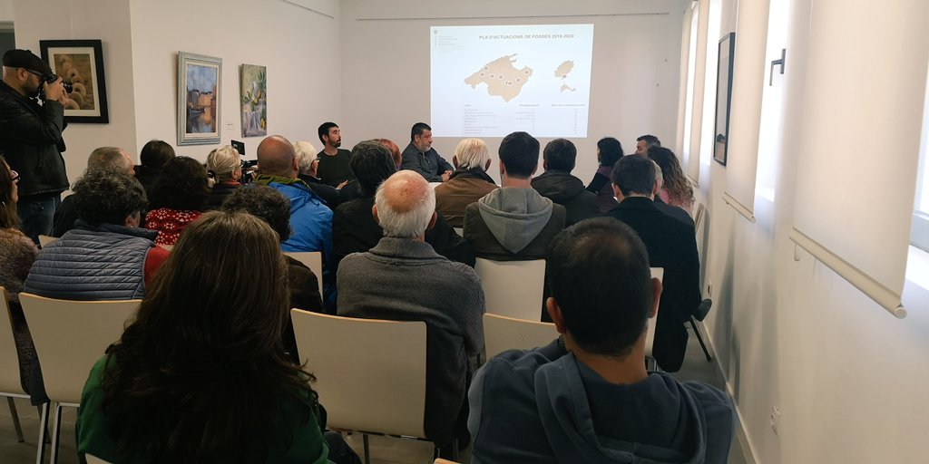 JesJuradoSegui's tweet photo. Agraït de l'empenta que ens traslladen les famílies de les víctimes que cercam a la fossa de #Sencelles. Dimecres iniciam la 2a fase d'exhumació i volem ser prudents. Sabem que tècnicament és complexe però no escatimarem esforços. Els ho devem a les famílies #MemòriaDemocràtica https://t.co/i5p0lDxzPB