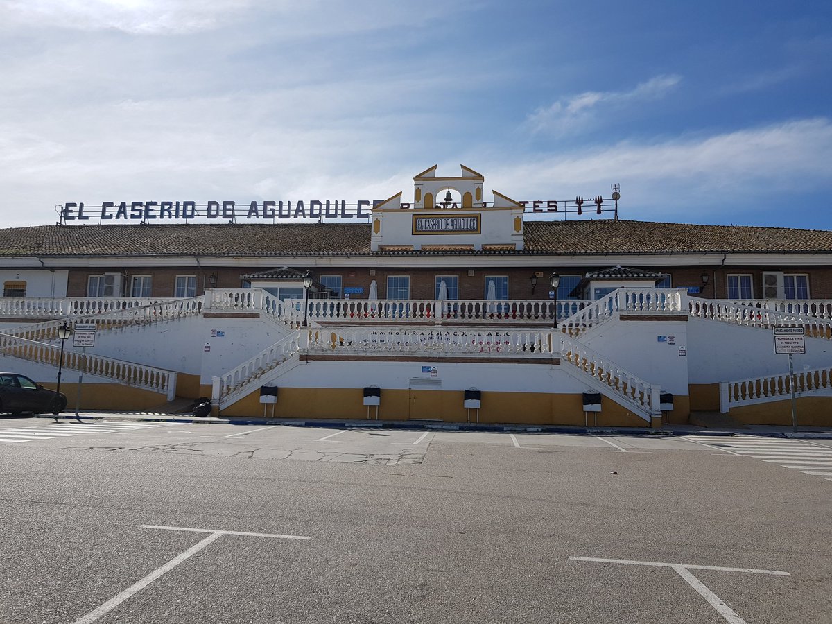 LorenS_Photo's tweet photo. Seguimos de viaje con el #Tesla #km77Model3
SuC El Caserio, en el municipio de Aguadulce, en la A92.
8 puntos de carga. Nada que hacer, hay un restaurante enorme, con buffett y Jesulín 🤣 https://t.co/h20lp9IY2y https://t.co/BktogZYw1p