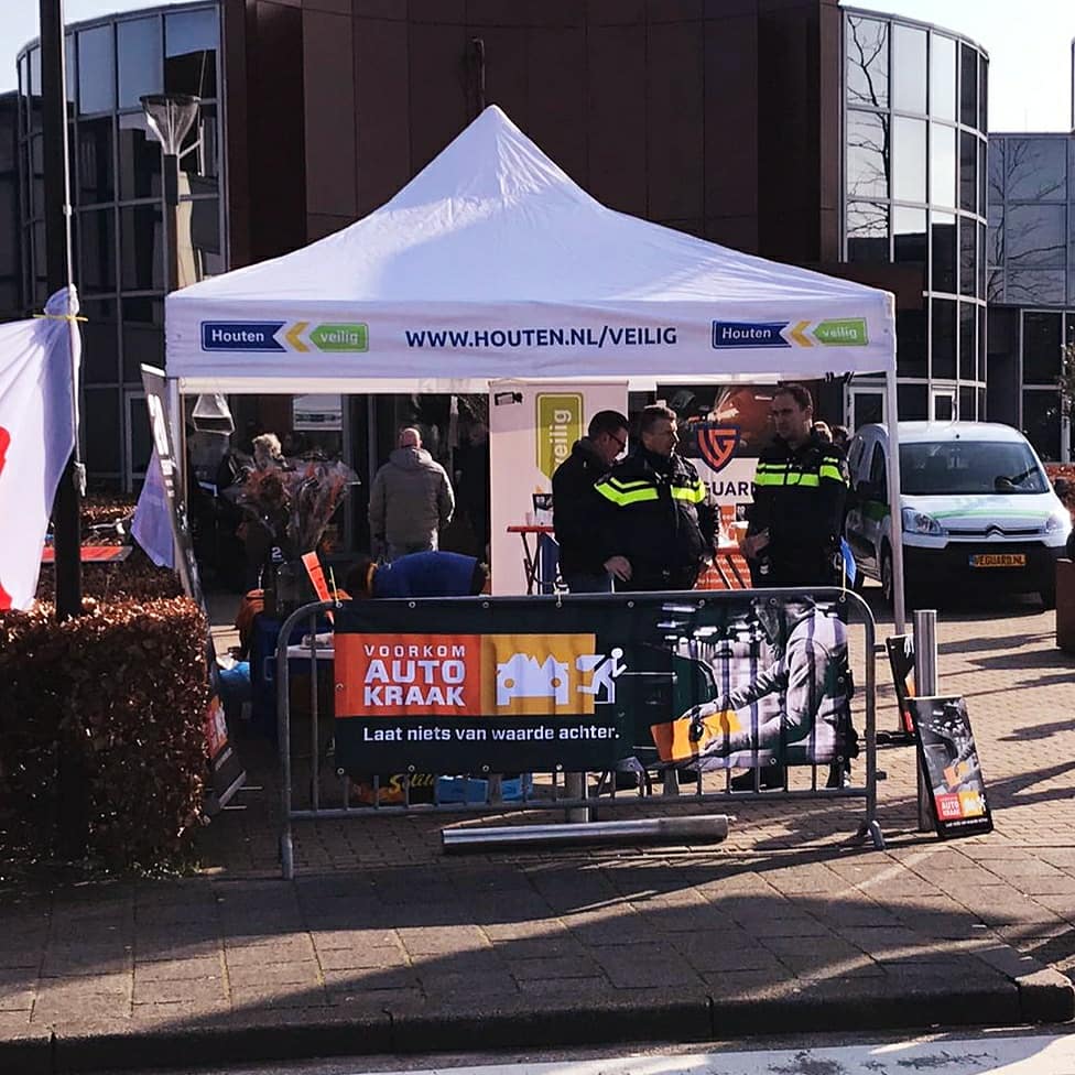 Samenwerken aan veiligheid  

De gemeente werkt samen met haar partners, waaronder Expo Houten, hard aan een veilige leefomgeving. Vandaag geeft de politie informatie hoe ook jij hier aan mee kan helpen! #houtenveilig