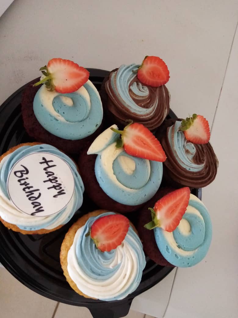 cakemanbw's tweet photo. Saturdays should be for cupcakes. 😋

Our cupcakes are ideal for tea parties, private functions, birthday parties, just to enjoy with a drink. P100 for 7 &amp; P200 for 12. 

#SupportBW🇧🇼Business

Enquire or order📱+267 72 11 6385. Instagram &amp; Twitter @cakemanbw, CakeMan on Facebook. https://t.co/theUGkLLnA