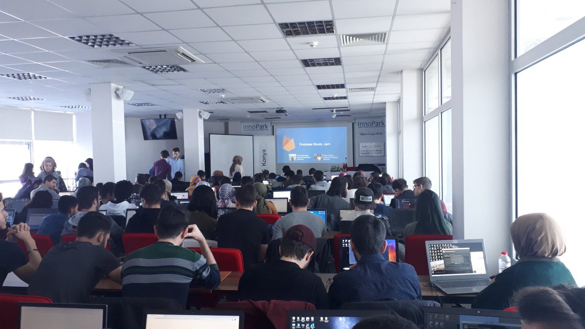 Selam millet 🖐 Firebase Study Jam Etkinliğimiz <a href="/erolkaftanoglu/">erol kaftanoglu</a> ve <a href="/flutterian/">marwa 💘</a> sunumlarıyla başlamak üzere 🎉