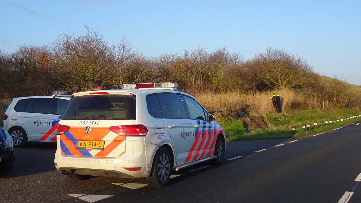 CALLANTSOOG - Bestelbus is zaterdagochtend het Zwanenwater binnengereden op een ongeoorloofde manier.