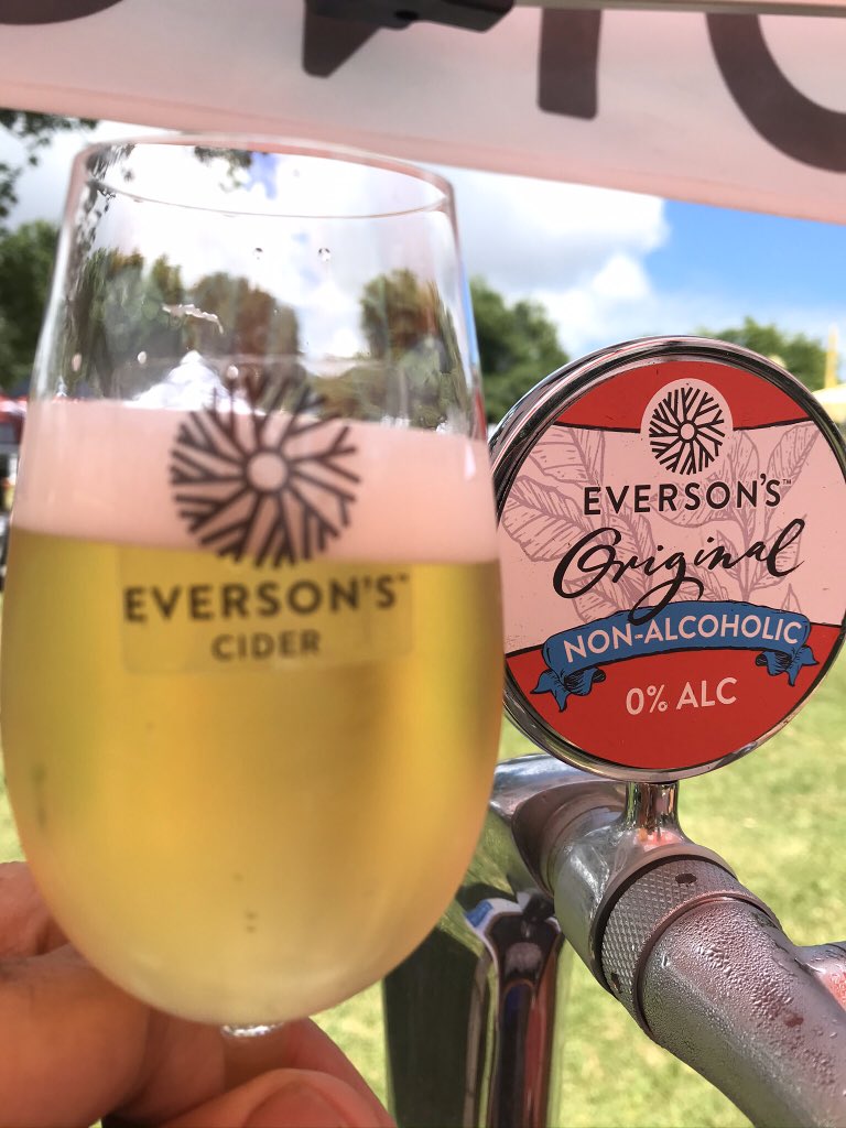 Non alcoholic #eversonscider clear sparkling apple juice in cans or on tap
